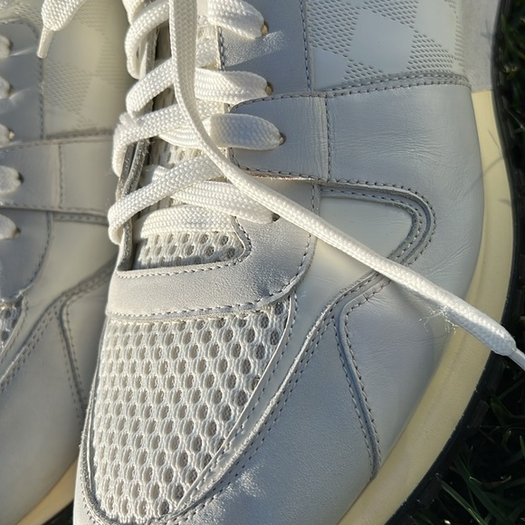 Louis Vuitton size 10 . Use gently. Excelente condition. Price is firm. - Picture 5 of 11